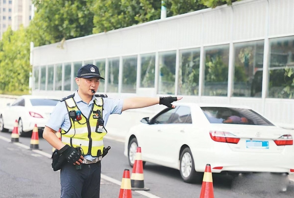 合肥：民警制服一天湿透5次